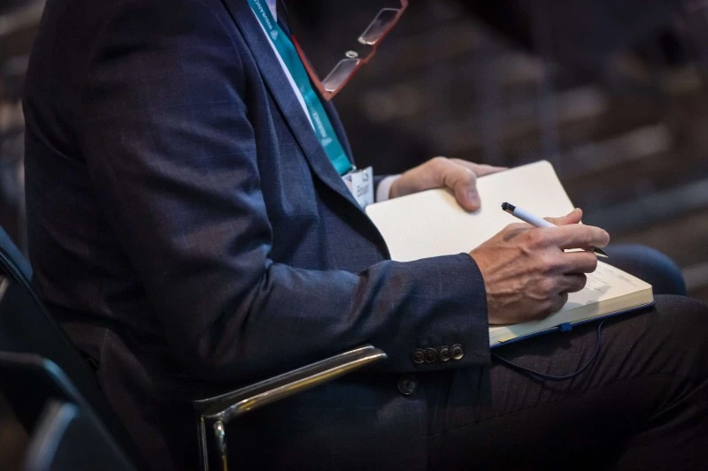 sms-fulfillment-solutions-leaders-in-logistics-summit-copenhagen-man-writing