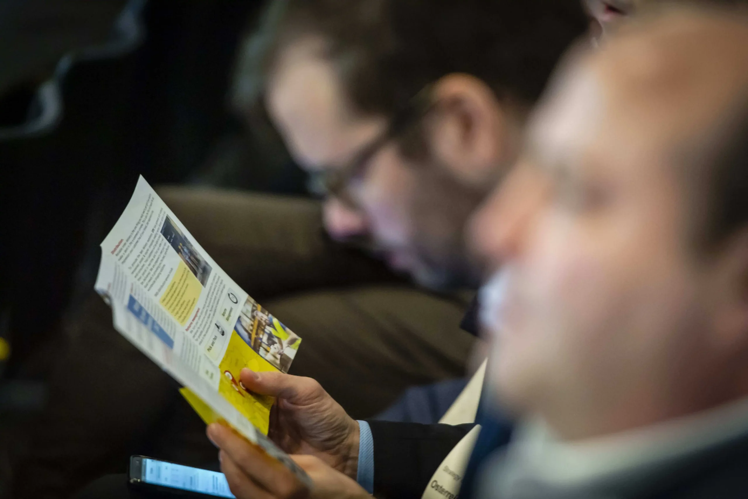 sms-fulfillment-solutions-leaders-in-logistics-summit-copenhagen-presentation-man-reading-flyer