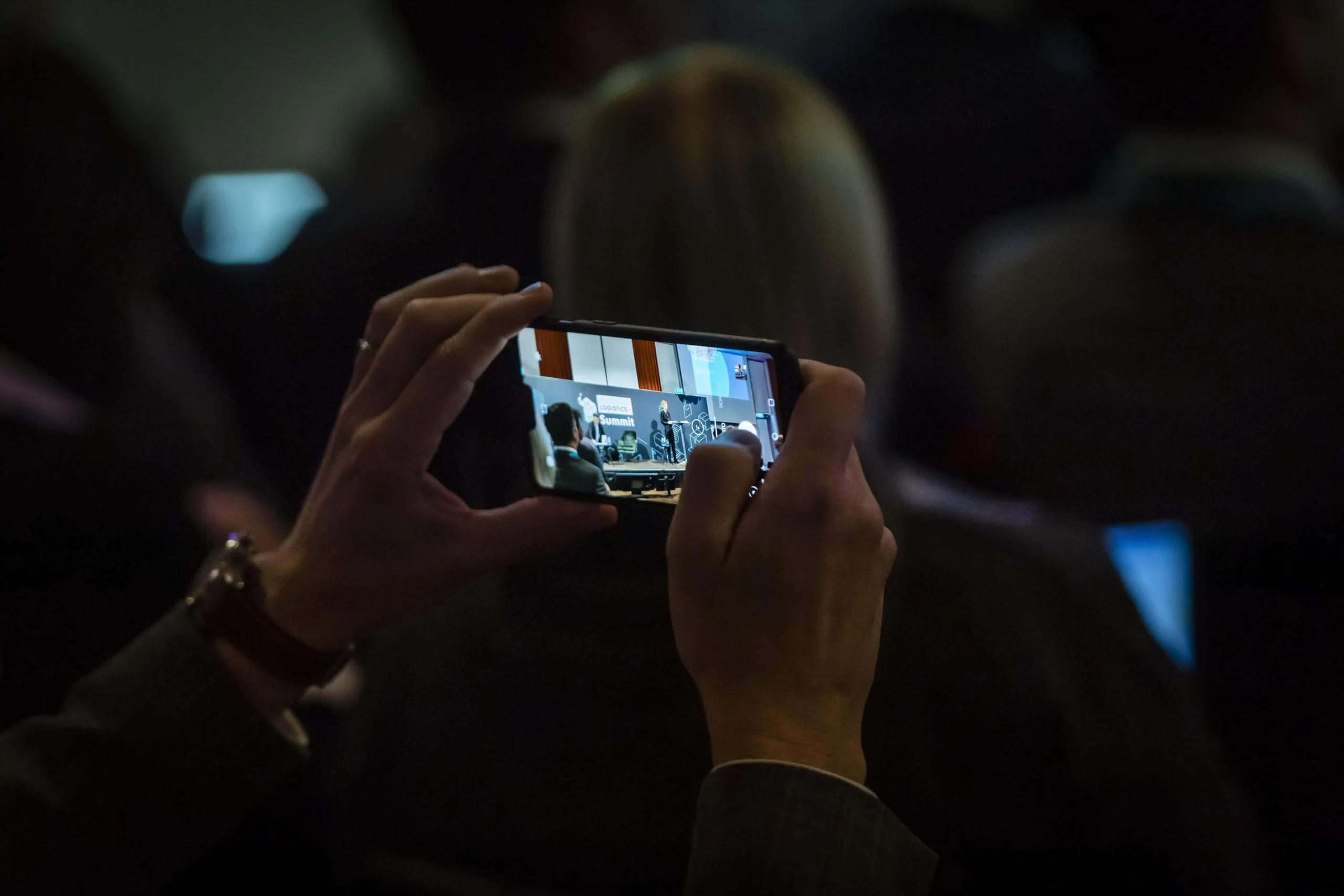 sms-fulfillment-solutions-leaders-in-logistics-summit-copenhagen-presentation-man-taking-photo