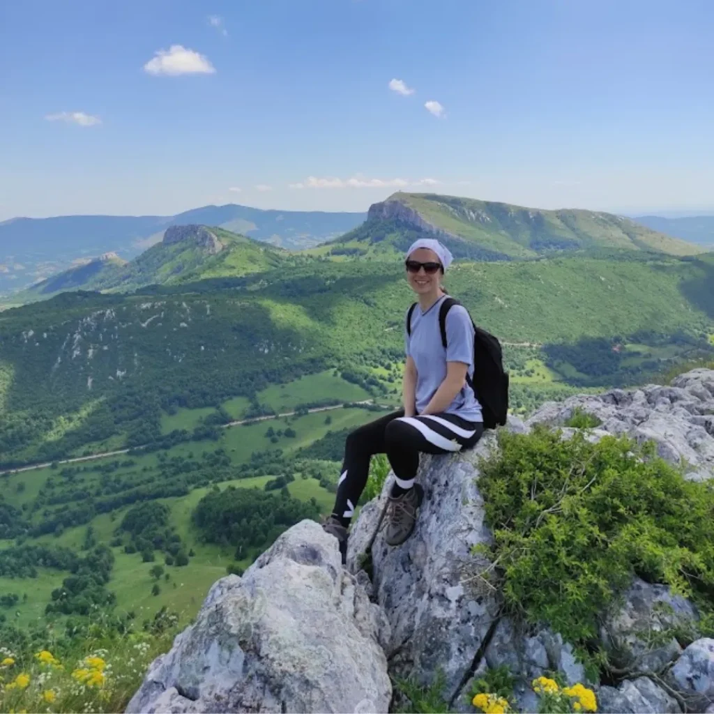 swiss-mail-solutions-team-alex-on-mountain-top